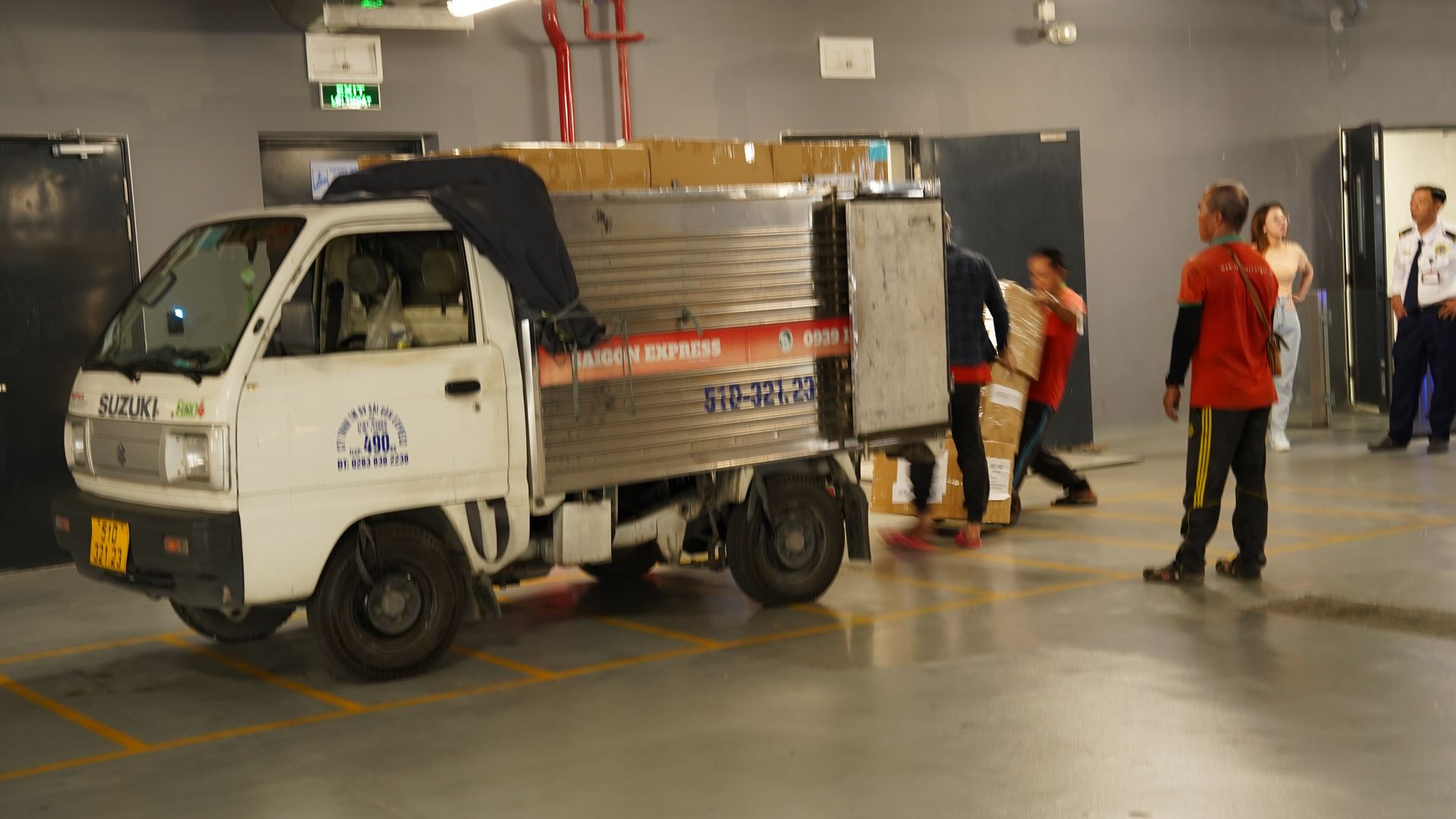 Nhân viên của dịch vụ chuyển nhà trọn gói 